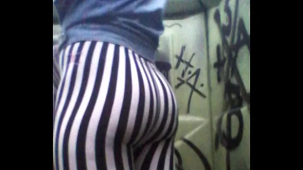 Hot Ebony Cd twerks ass in leggings totalt rør