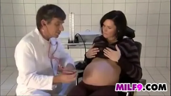 Vroči Pregnant Woman Being Fucked By A Doctor skupni kanal