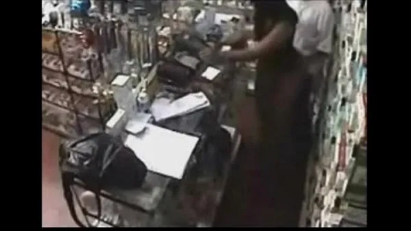 Hot Real ! Employee getting a Blowjob Behind the Counter totalt rör