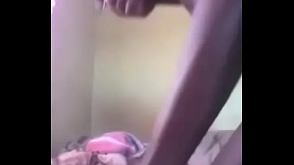 Jamaican fucking her battyhole with hair brush Jumlah Tiub Panas