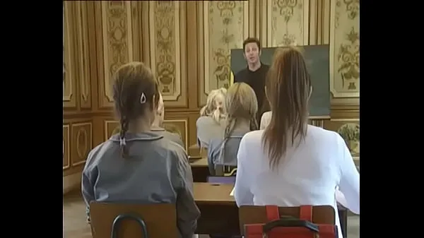 Vroči School Girls Classic Movie || Round Ass fucked Doggy-style in Skirt skupni kanal