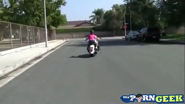 Quente Going on a bike ride with Elizabeth tubo total