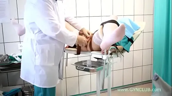 Kuuma teen girl on a gynecological chair. full inspection! (34 putki yhteensä