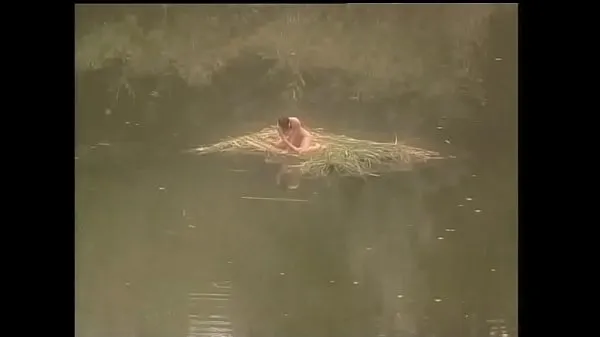 Forró brunette fucked in a jungle swamp teljes cső