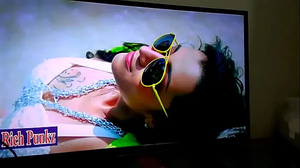 Hot Trisha del cazzo in TV Tubo totale