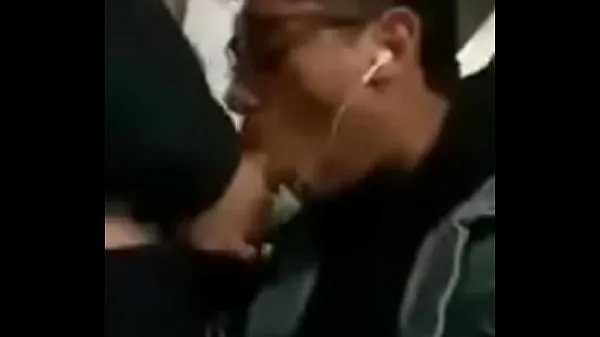 Heet Sucking cock in the subway totale buis