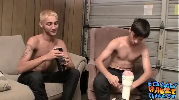 Heet Twinky buddies toying their fat cocks with fleshlights totale buis