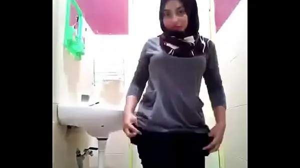 Quente Tia hijab se masturba em banheiro quente tubo total