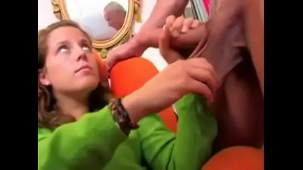 Hot step daughter jerks off her celková trubica