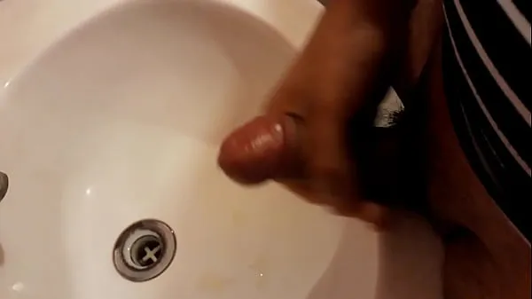 گرم Handjob in the bathroom کل ٹیوب