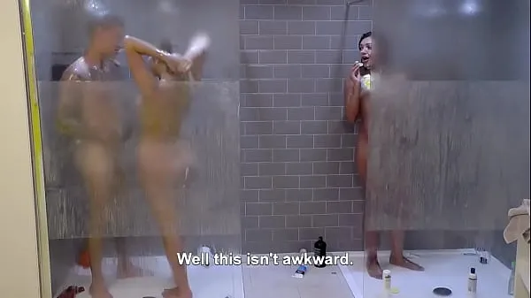 Caliente WTF! Abbie C * ck bloquea la ducha desnuda de Chloe y Sam | Geordie Shore 1605 tubo total