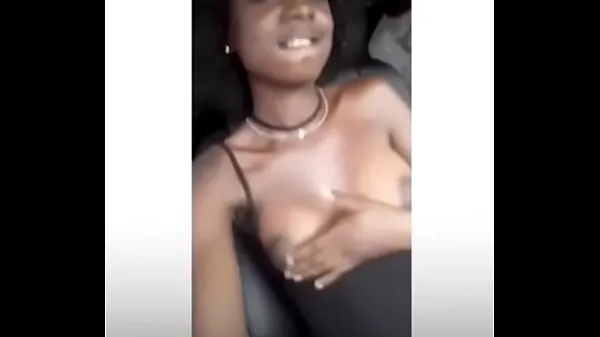 Hot Naija girl show off her breasts Tubo totale