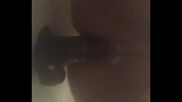 Quente Black cock in the shower tubo total