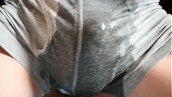 Hot Pissing in gray underwear i alt Tube