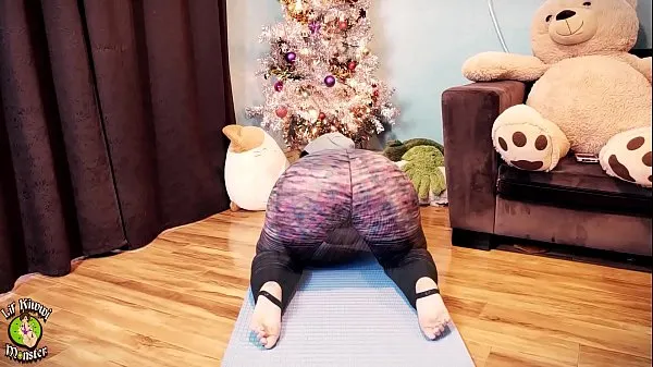 Hot Yoga session in a new pair of tight leggings! Enjoy watching as I stretch my limbs and bounce my big butt *Subscribe to XVIDEOS RED for FULL videos i alt Tube