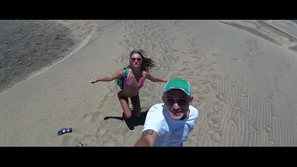 Chaud PORNSTAR TRAVELLER - Dunes chaudes. Îles Canaries avec la fille russe Sasha Bikeyeva Tube total