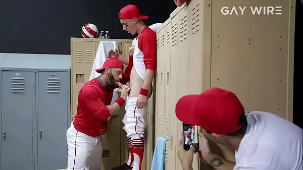 Heiße GAYWIRE - Der junge Baseballspieler bekommt eine harte anale Liebe vom TrainerGesamtröhre
