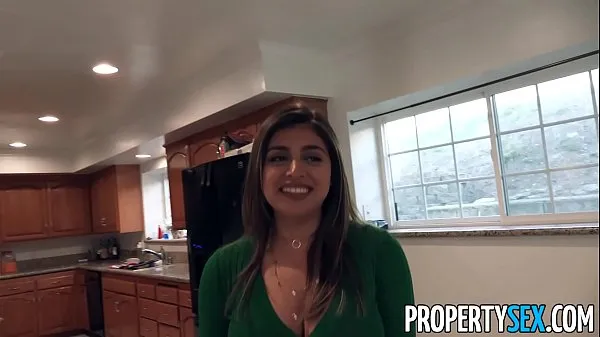 Hot PropertySex Busty wife with huge natural boobs fucks local male real-estate agent when he shows up to her house total Tube