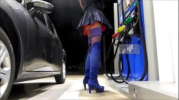 Crossdresser Mini Skirt in Public --Gas station إجمالي الأنبوبة الساخنة