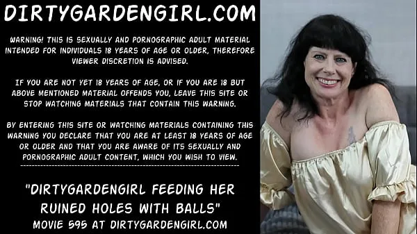 ยอดนิยม Dirtygardengirl feeding her ruined holes with balls and prolapse Tube ทั้งหมด