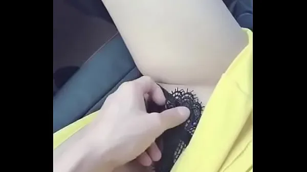 Kuuma Girlfriend gets cunt in the car bạn putki yhteensä