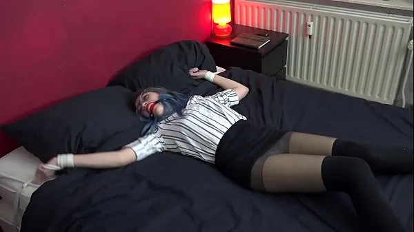 Hotová trubka celkem Blue haired chick put in bondage on bed