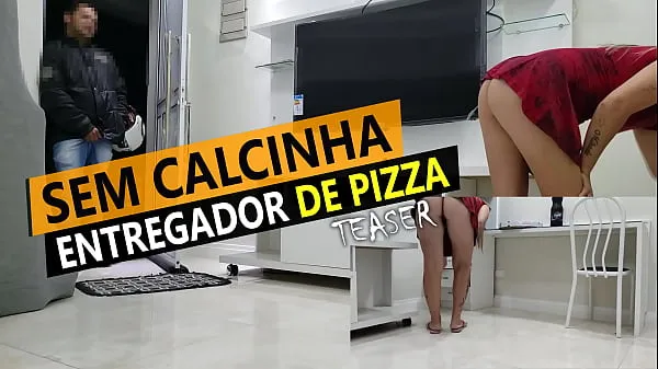 Hot Cristina Almeida receiving pizza delivery in mini skirt and without panties in quarantine celková trubica