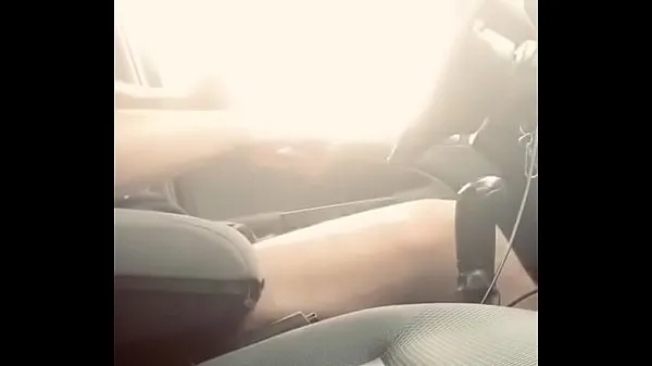 Quente boy jerking off in the car tubo total