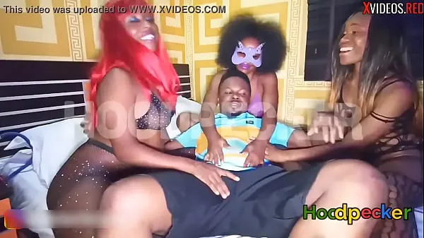 Hot Friends with benefits: She invited her friend and her friend invited her friend. Foursome with three freaky ebony babes. Extract total Tube