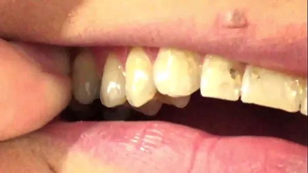 Sıcak Mouth Vore Close Up Of Fifi Foxx Eating Gummy Bears toplam Tüp