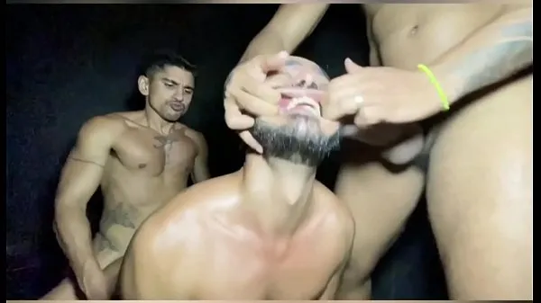 گرم Eduardo lima e Lucas mancinni me fez de submisso com dupla penetração sexo hard na taurus کل ٹیوب