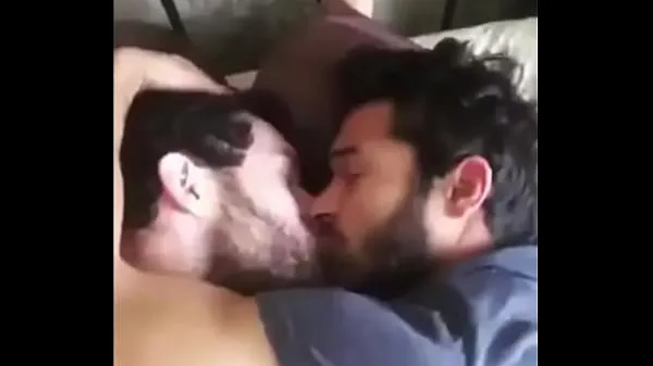 ยอดนิยม Hot Gay Kiss Between Two Indians Tube ทั้งหมด