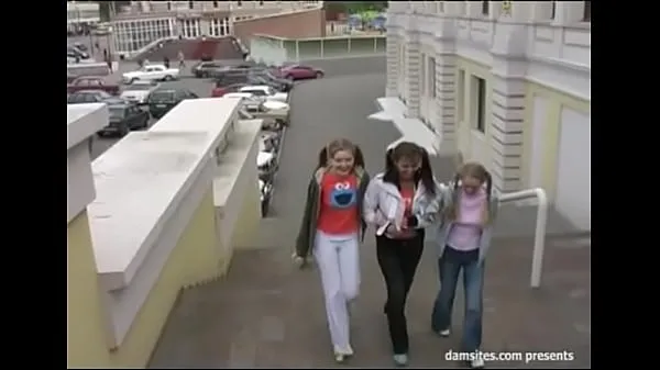 Vroči Foursome with teens skupni kanal