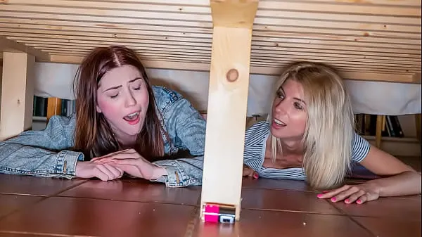 Kuuma Fucking Stuck Stepsis and Mom putki yhteensä