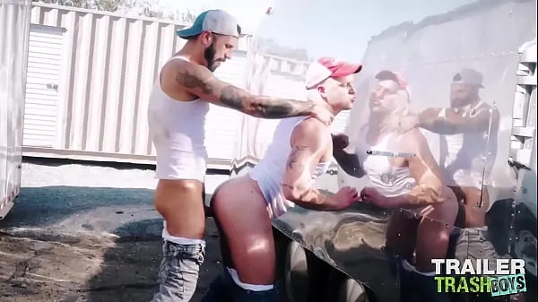 Chaud TRAILERTRASHBOYS Goujons Encrés Bareback Tube total