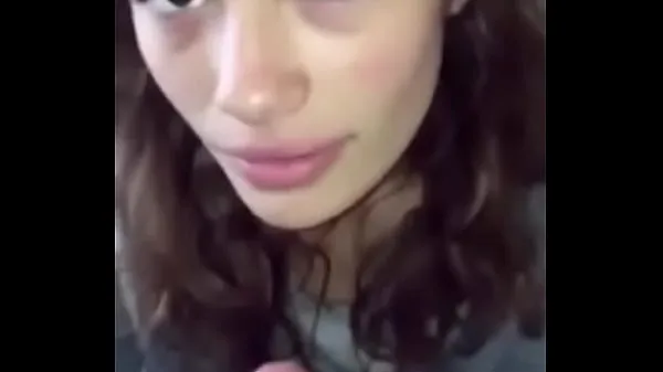 Cute girl first Blowjob. Anyone know what is her name إجمالي الأنبوبة الساخنة