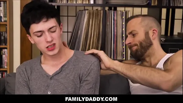 Chaud Twink Stepson Family baisée par son beau-père pendant un massage - Joel Someone, Kurt Niles Tube total