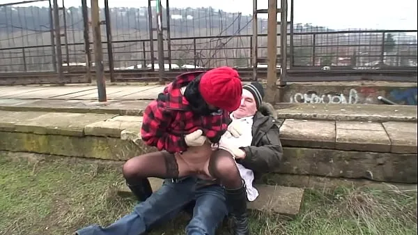 Chaud Beau-père baisé jeune fille en plein air Tube total