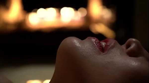 گرم Sexy Japanese Girl with Great Tits Masturbates in Front of the Fireplace کل ٹیوب