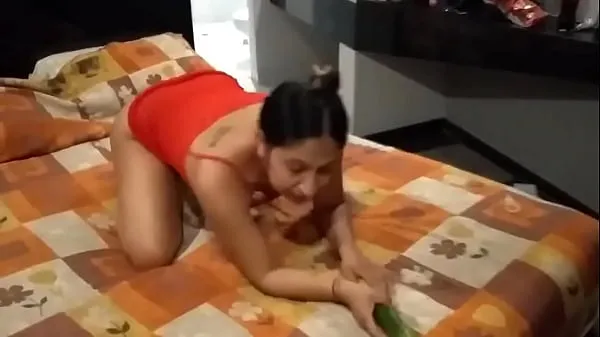 Hot Sex with a delicious cucumber, I had a delicious threesome with my husband and a cucumber totalt rør