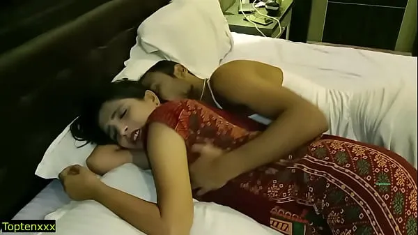 ホット Indian hot beautiful girls first honeymoon sex!! Amazing XXX hardcore sex 合計チューブ