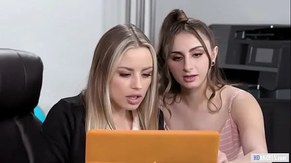 Kuuma Sexy IT girl and intern having sex - Penelope Kay and Anna Claire Clouds putki yhteensä