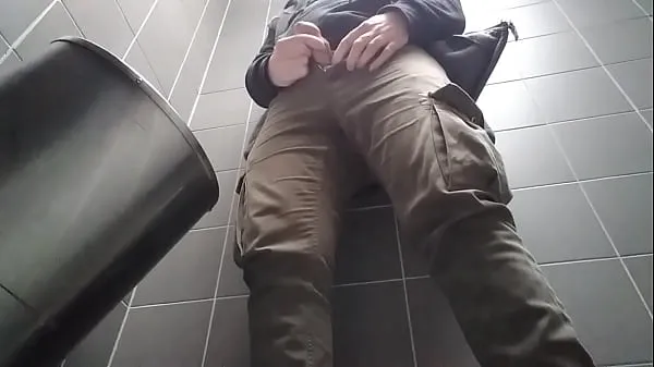 ยอดนิยม Uncut man peeing in a public toilet Tube ทั้งหมด