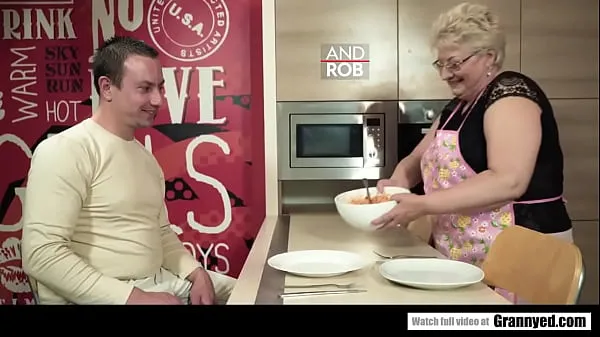 Heiße Großbusige BBW-Oma wird nach dem Abendessen hart geficktGesamtröhre