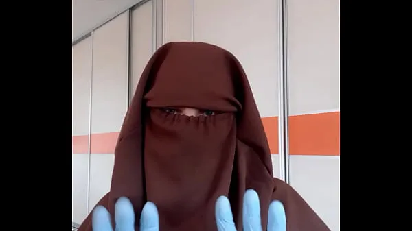 인기 총 Housekeeper trying on hijab in front of a mirror개 튜브