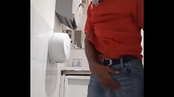 हॉट Straight guy likes to be seen touching his dick in a public bathroom कुल ट्यूब