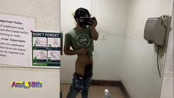 Heet They publish a new porn video of a twink undressing in the city's public bathroom totale buis