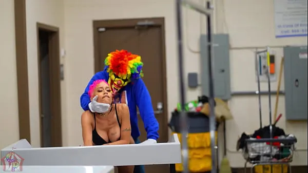 Hot Ebony Pornstar Jasamine Banks Gets Fucked In A Busy Laundromat by Gibby The Clown total Tube