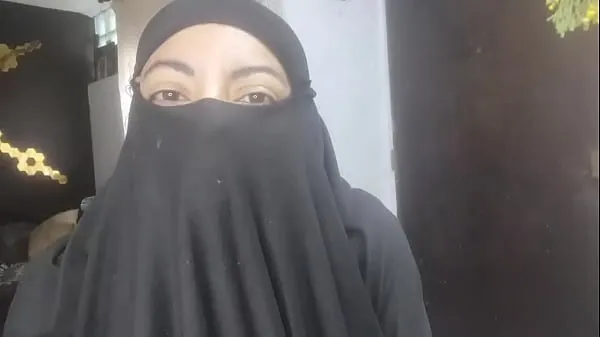 Tổng cộng Real Horny Amateur Arab Wife Squirting On Her Niqab Masturbates While Husband Praying HIJAB PORN ống nóng