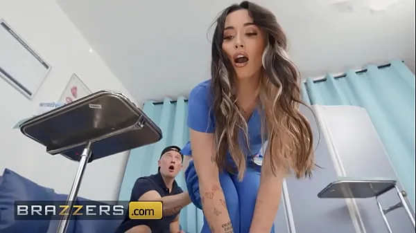 Quente As gostosas Aria Lee e Lulu Chu aproveitam a privacidade da sala de exames para coletar uma amostra de esperma de Lucky Zac - BRAZZERS tubo total